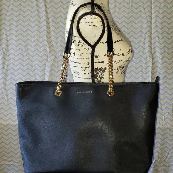 Michael Kors - Picture 1 of 8